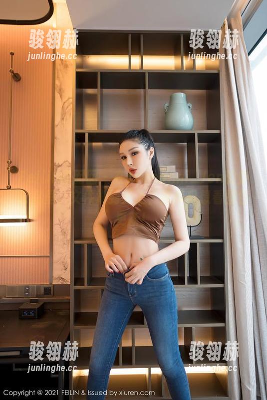 Feilin嗲囡囡-Jennanni_Jen Feilin嗲囡囡 - 在Jennanni_Jen的办公室里,文件堆到天上,我却只想看图包更新!