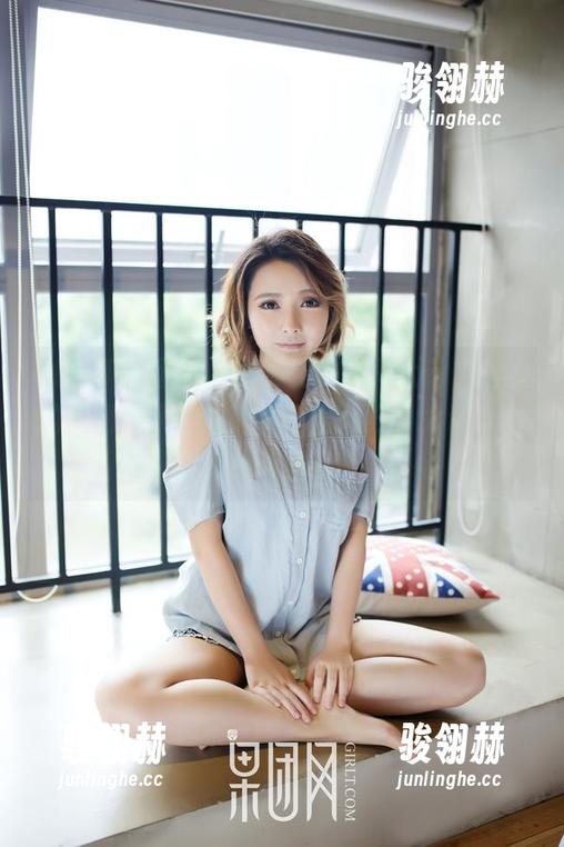 GIRLT果团网 - 超级无敌的周大萌，居家的美图分享像揭开了一层薄纱，太让人心痒难耐。