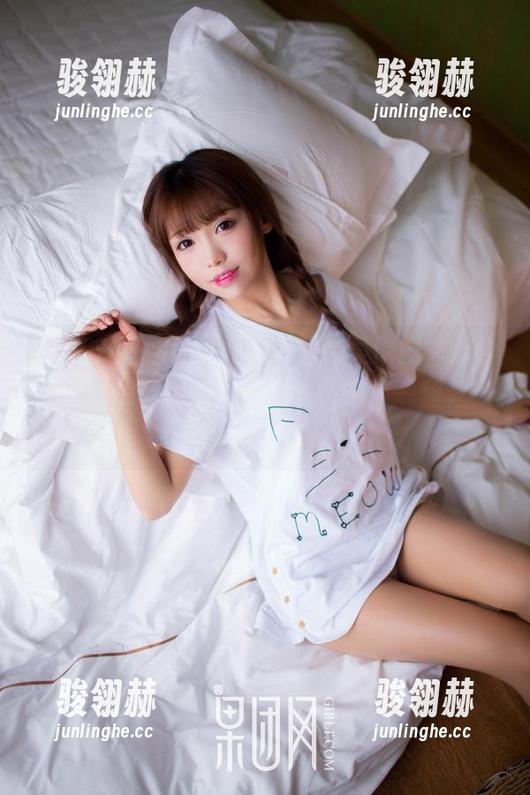 GIRLT果团网 - 周大萌的温柔原图，那个瞬间，我看到的不只是美，还有一丝丝未说完的心事。