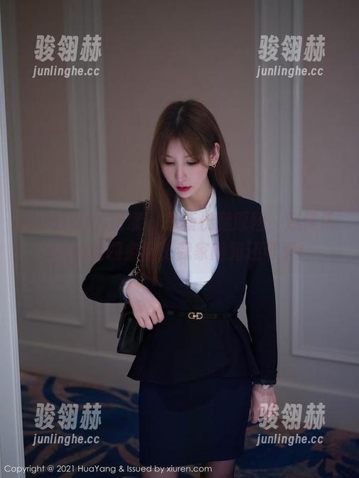 HuaYang花漾 - 最新长腿原图，赵惟依coco的四条腿比我家的狗还可爱！