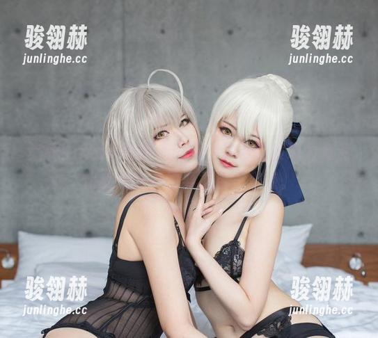 来看KaYa萱的最新图集，吊带的表现力竟然比我想象中的要褪色一点点。