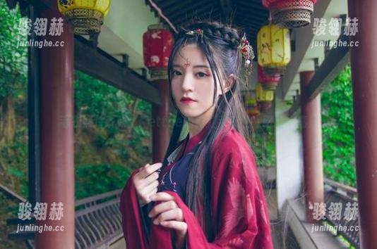 毛衣照片系列：Kettoe的霓虹毛衣让人眼前一亮！