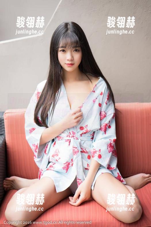 QingDouKe青豆客 - 谭晓彤的图册可不仅仅是写真，剧情都已经串联起来了，太会玩了！