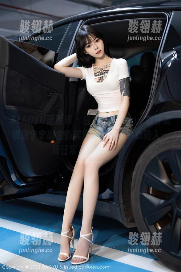 XIAOYU语画界 - 白衬衫Bingo：意外发现唐宁宁的全新美图合集，不小心陷入一场日常搭配的深渊！