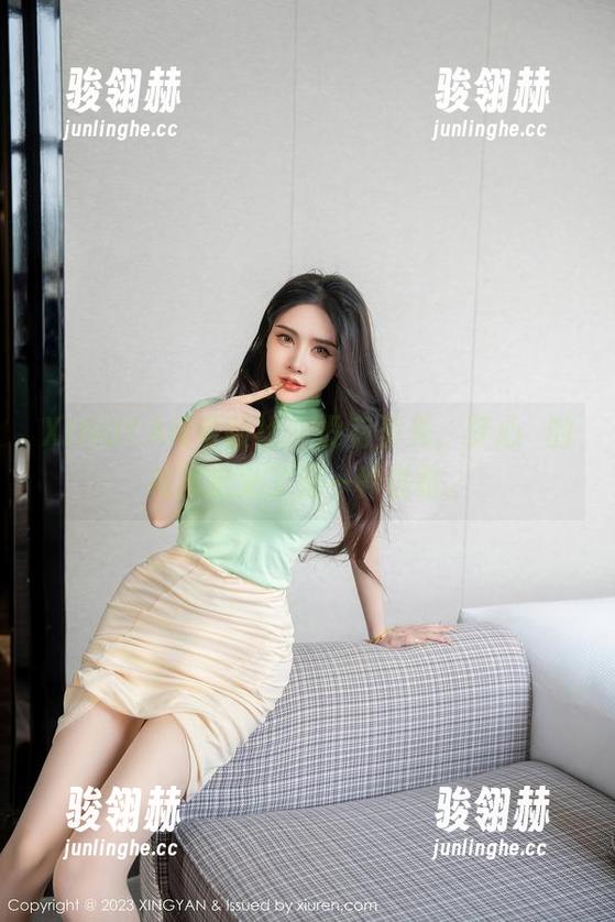 XINGYAN星颜社 - 没有圣光，梦心玥的礼服定义了另一种优雅。