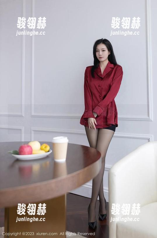 Xiuren秀人网-Elise谭晓彤 Xiuren秀人网 - Elise谭晓彤的修女:定制图集,还能再沉迷一点吗?