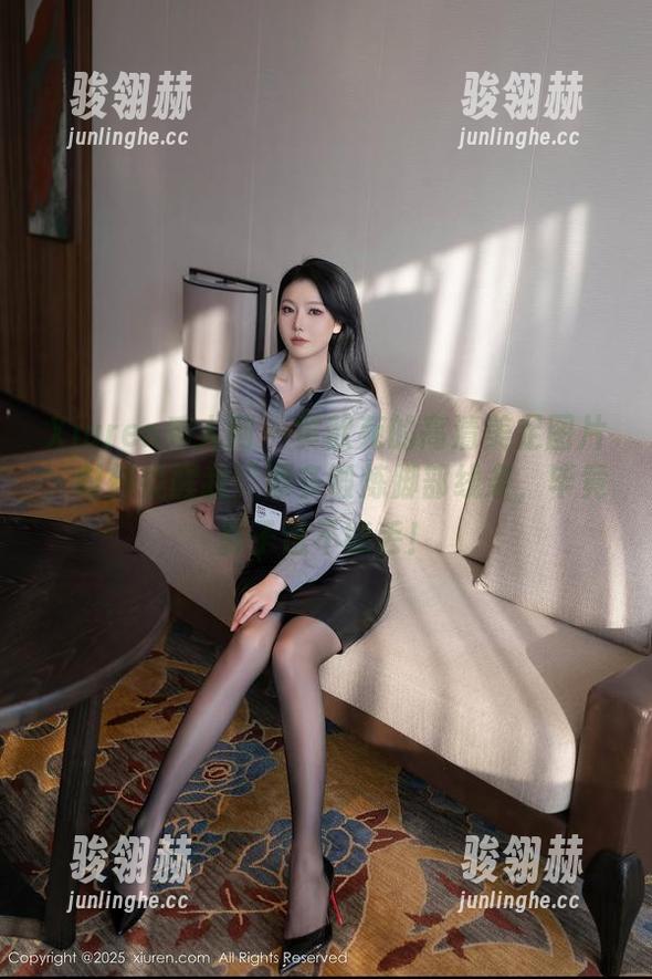 Xiuren秀人网 - 黄歆苑的高清美足图片，时刻提醒我“要多锻炼脚部线条，毕竟影子也不能丢！