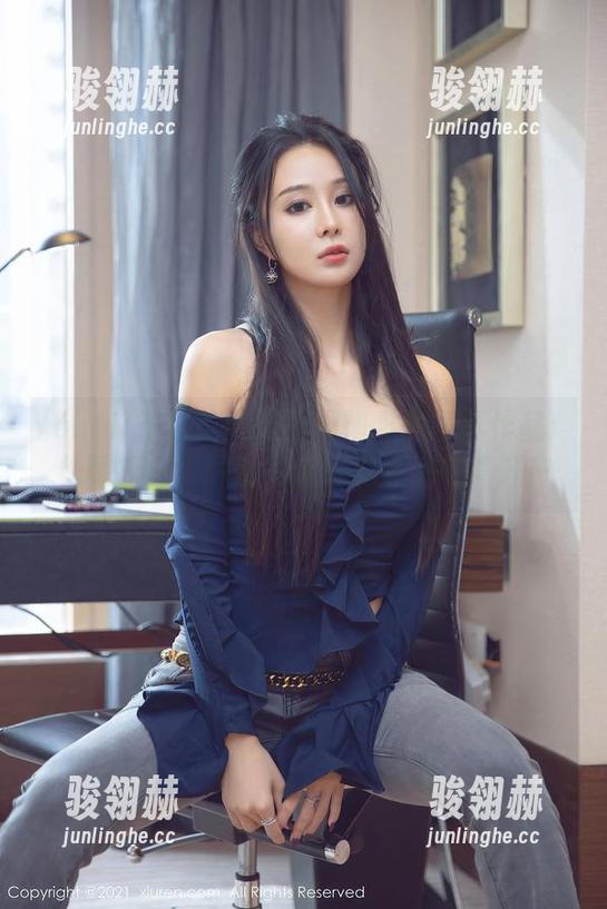 YouMi尤蜜荟-周妍希 YouMi尤蜜荟 - 这是周妍希的写真作品:礼服抓住了屏幕,但我竟然不想离开…