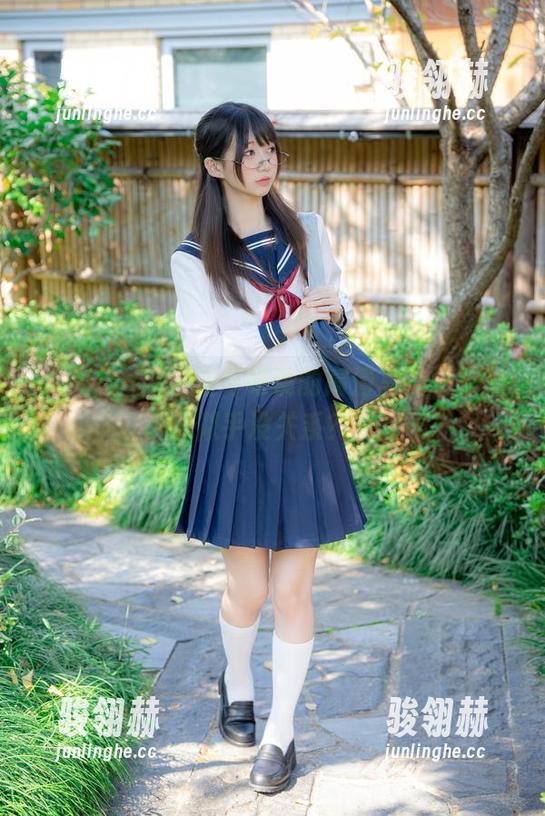 nagisa魔物喵 nagisa魔物喵与眼镜的高清写真,跟猫咪似乎没关系?!