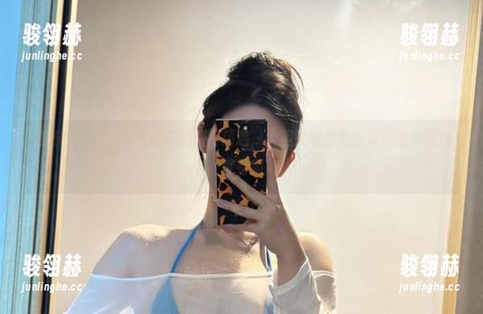 微密圈 - 不爱笑的赛琳的旗袍精选，大胆挑战古典与现代的小碰撞，真有趣！