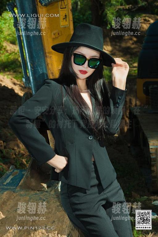丽柜-安安 丽柜 - 安安分享:搞不清楚的项圈,在“制服”的衬托下竟反而妙趣横生