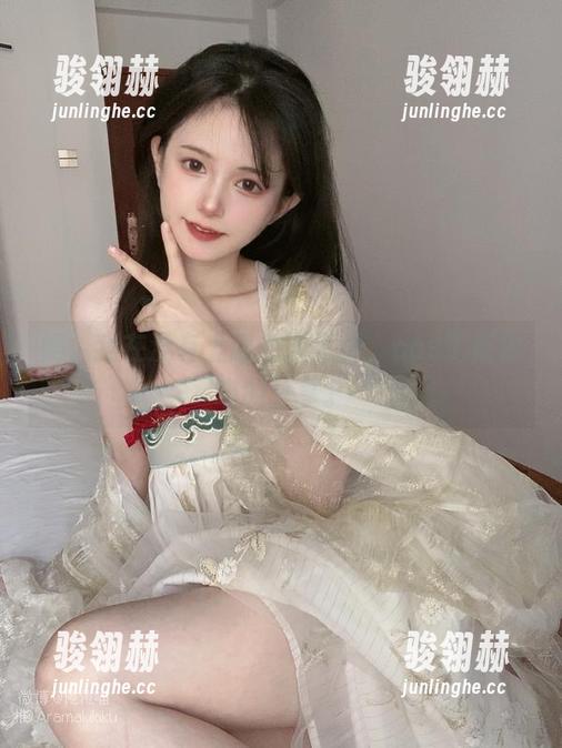 妈，我在没有上课的教室里，cos了倦倦喵的分享。