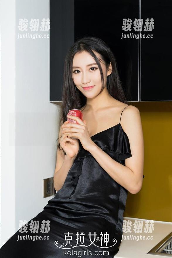 克拉女神 - 精选写真：盈盈那副眼镜，恰到好处的犀利与温柔。
