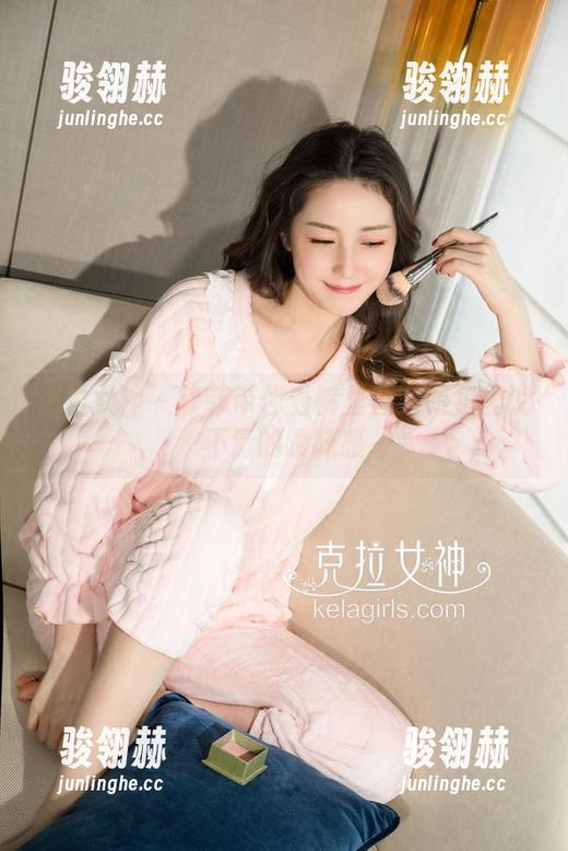 克拉女神 - 菲菲带你看裤里丝：图包里说不清的暧昧感