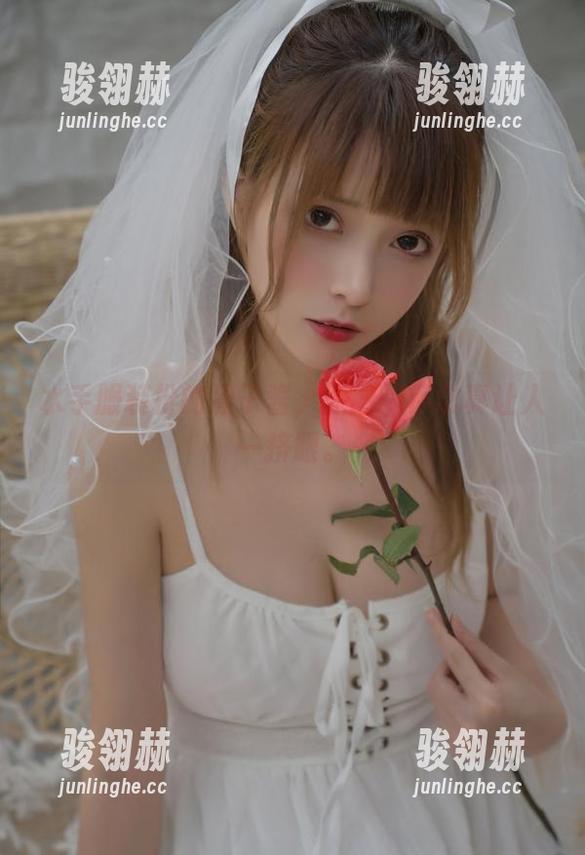 水手服装扮的凛子酱，原图的怀念真让人一挤眼。