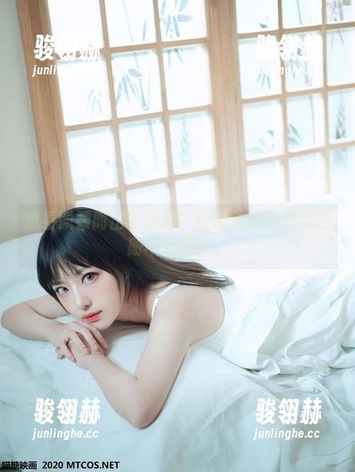 想看脱颖而出的旗袍？喵糖映画的高清图册不容错过。
