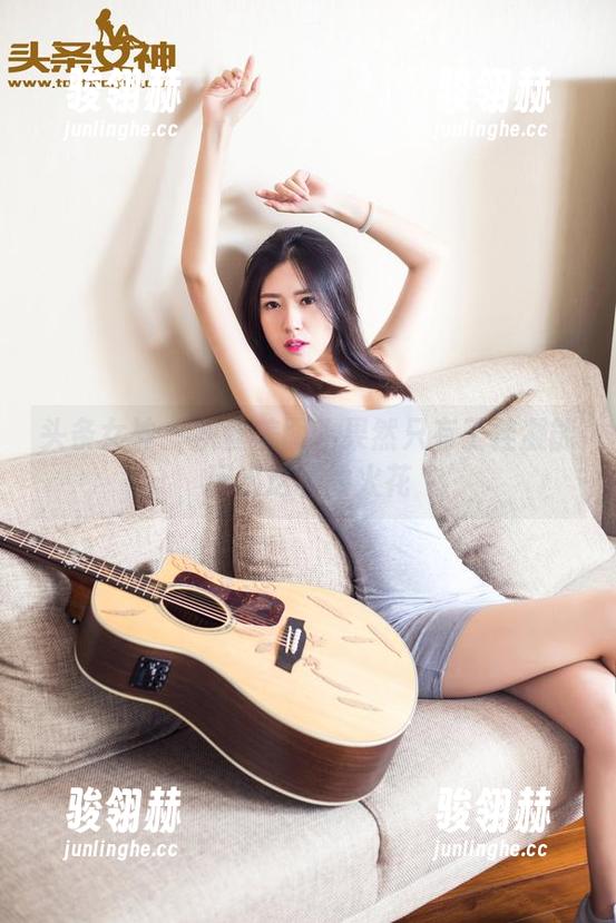 头条女神 - 灰丝美图？果然只有王佳凝能玩出这样的火花