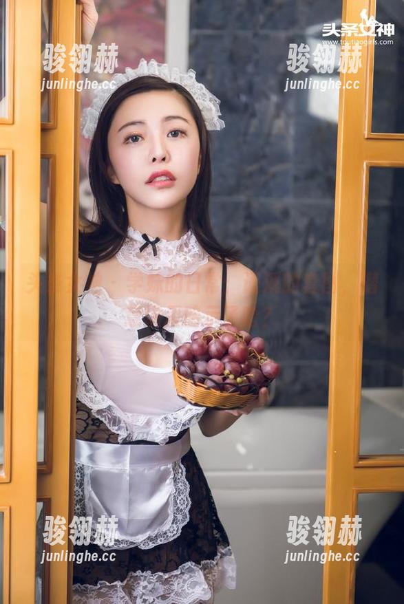 头条女神 - 学妹的日常：语溪的套图，潜意识里暗示了啥？