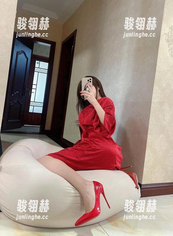 微密圈 - 秘书的秘密被奶宝妹纸一手掌握，图集下载了解更多！