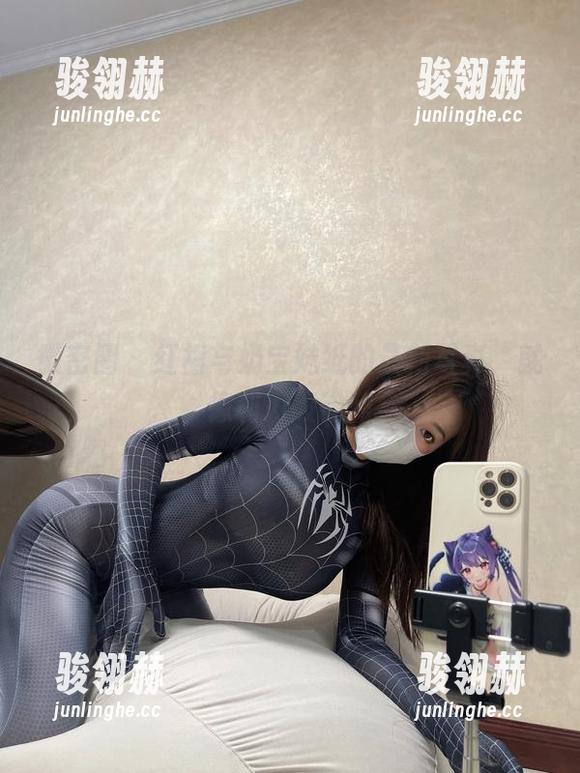 微密圈 - 红裙与奶宝妹纸的最新写真，就像利刃般锋利