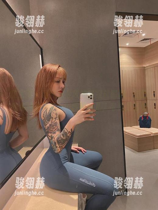 微密圈 - 翻开宋昱欣的高跟鞋图册，脚的气息越来越近……哦等会儿，可能是错觉。