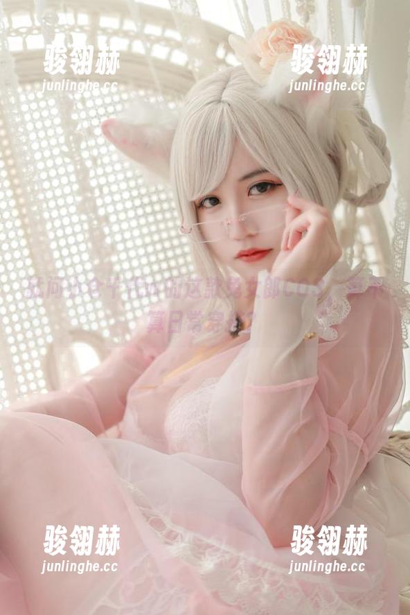 就问小仓千代w的这款兔女郎COS，算不算日常穿搭？