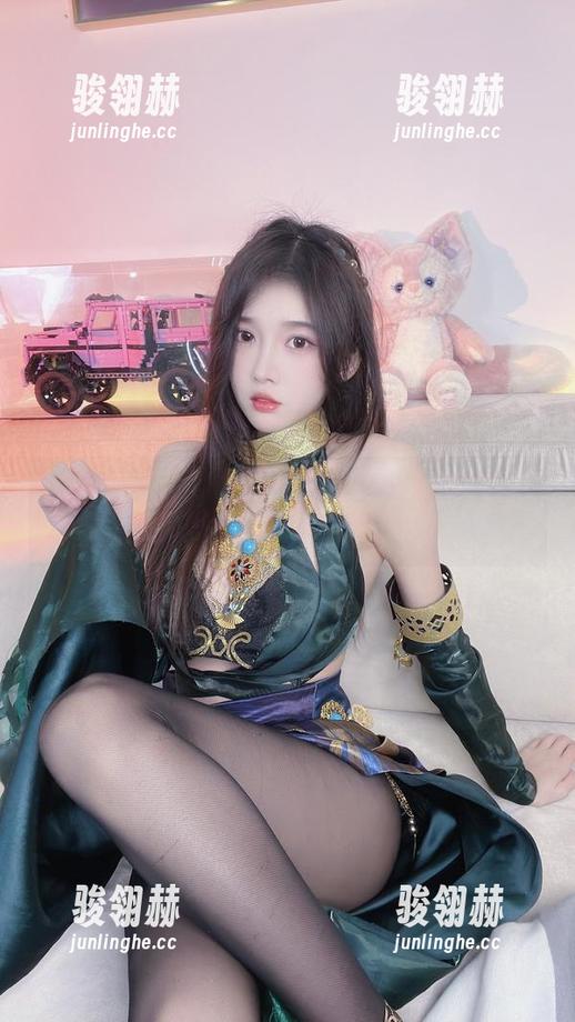 小小奶瓶儿 在小小奶瓶儿的白色蕾丝中窥见cos的世界,资源太有趣了,来一探究竟!