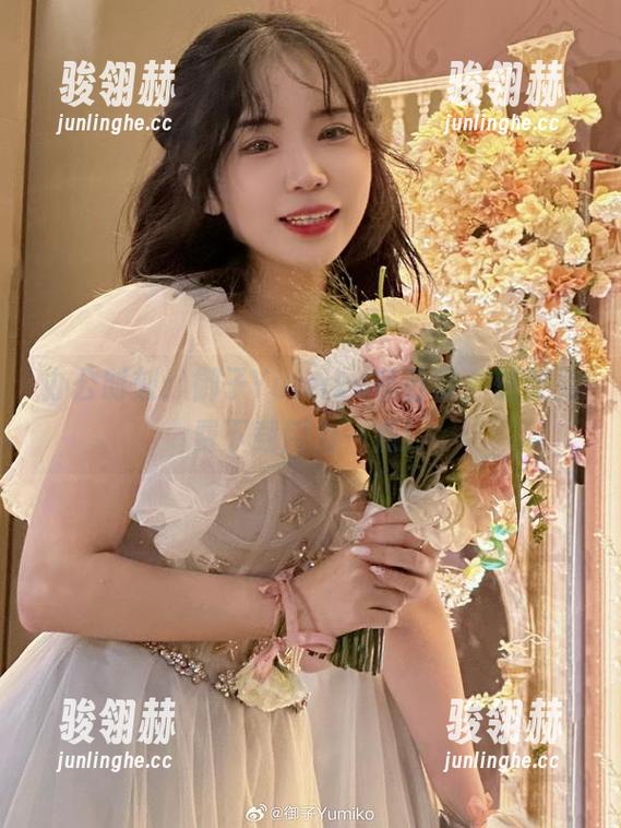 办公时刻：御子Yumiko非日常，想要免费下载用力一点！
