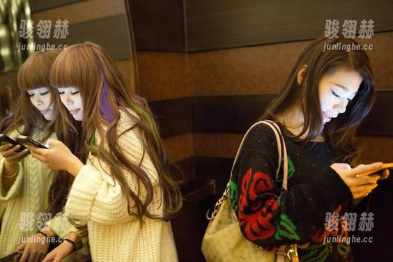 推女郎 - 从“上班没精神”到“赢家颜值”：杨伊的职业装写真完美变身！