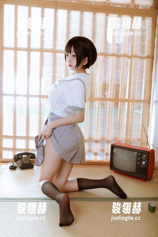 日奈娇制服写真，原图里的你我不太懂的情愫