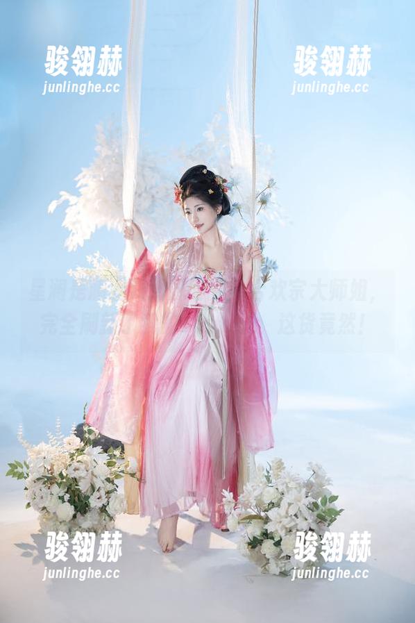 星澜是澜澜叫澜妹呀变身合欢宗大师姐，完全刷新了我的cos预期，这货竟然！