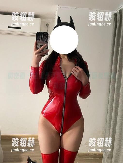 微密圈 - 这组是可馨耶写真，墙面装壁纸真没输