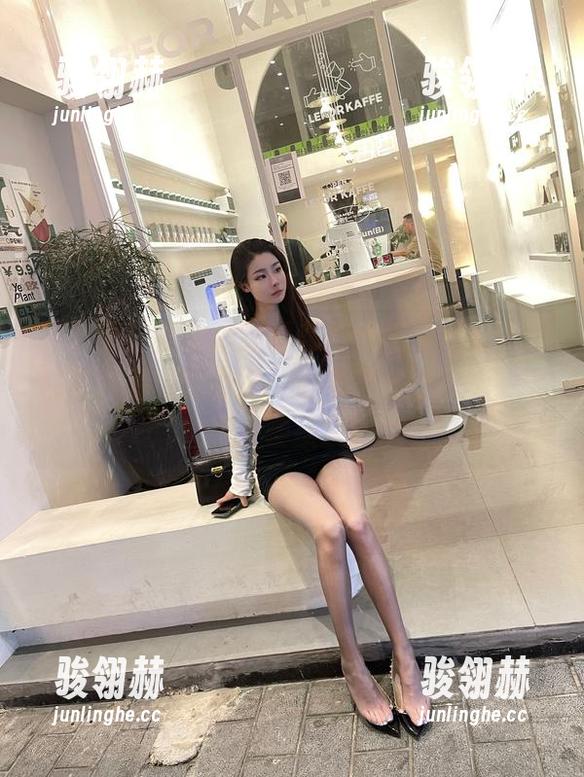 是小逗逗 微密圈 - 是小逗逗福利肉丝图集,看到这些图,你可能会想:这不是在吃肉丝,这是在咂摸美!
