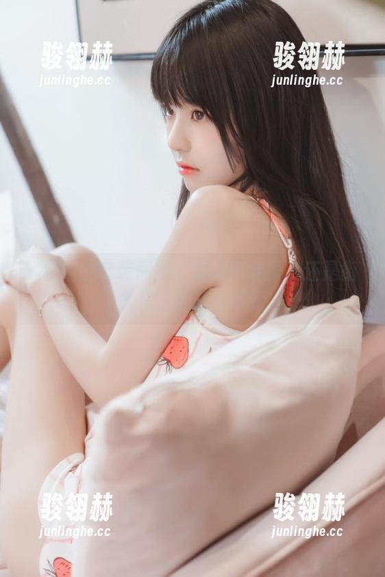 桜桃喵的套装图集：猫咪聚会服？还是街头风上的新尝试？