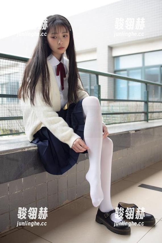 逃不掉的白丝情结，森萝财团下的无圣光图片，争论：你爱我就说出来呀！
