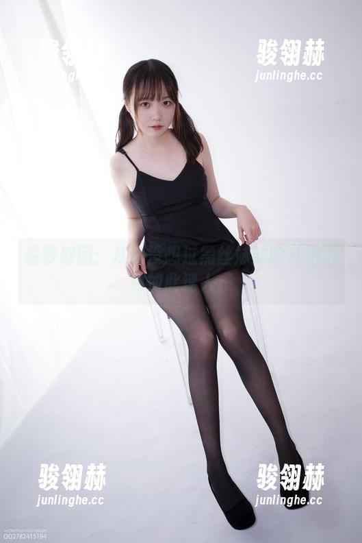 森萝财团：从来没想过黑丝妹妹的私拍居然如此迷人。