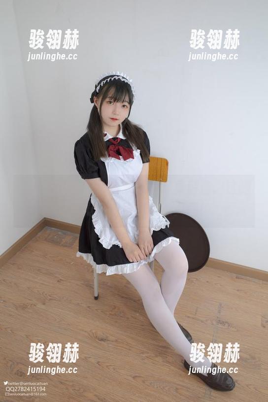 看这白丝裸足，森萝财团写真精选。这腿，我觉得能给我来点灵感！