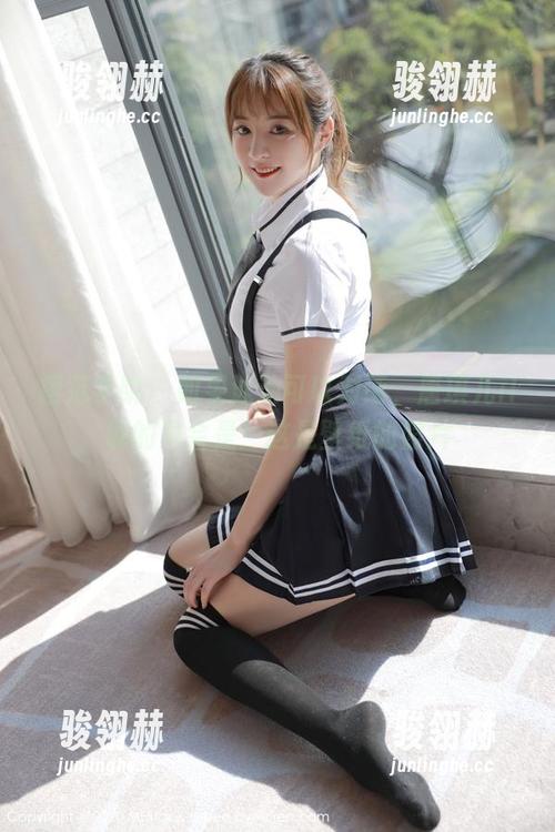 模范学院-唐琪儿il 模范学院 - 如果泳池可以对话,唐琪儿il说的只会是:这是壁纸的照片