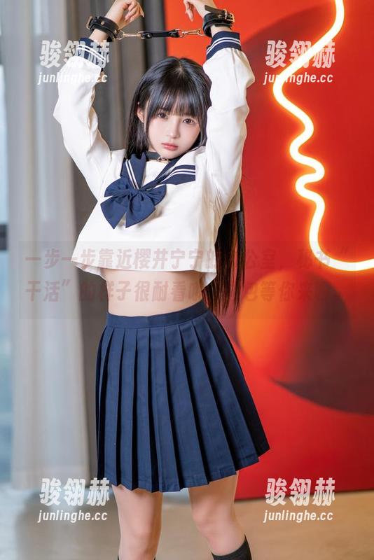 一步一步靠近樱井宁宁的办公室，秘书“干活”的样子很耐看哦，图包等你来聊。