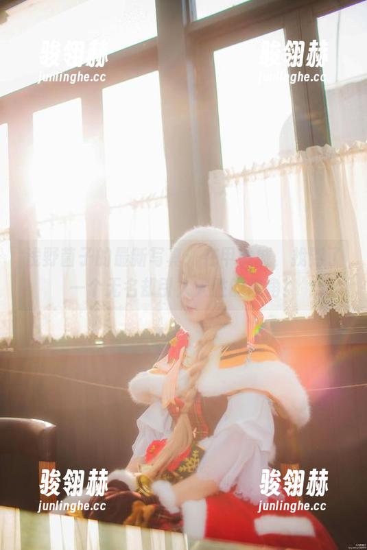 浅野菌子的最新写真：在甲铁城，找到了一个无名却引人入胜的视角！