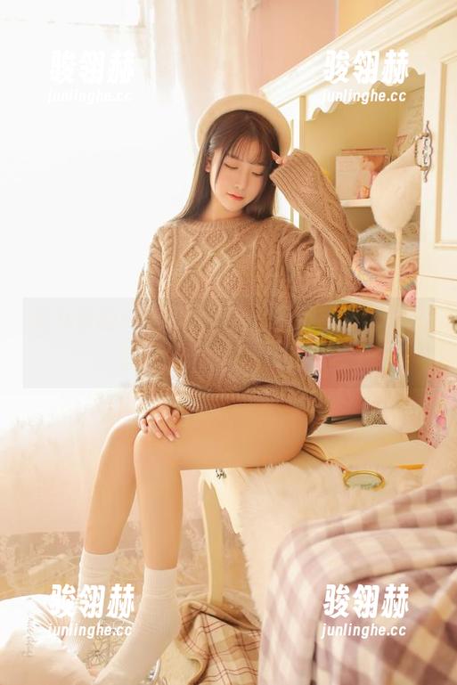 猫九酱的美腿闪耀，全套图都等着你慢慢品味，赶紧下载去吧！