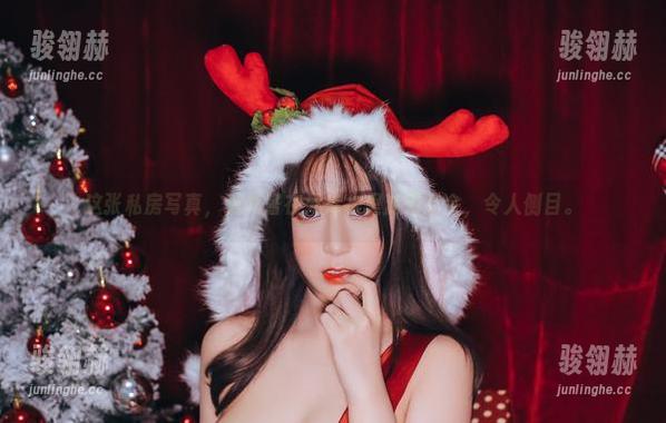 猫九酱 这张私房写真,猫九酱在死库水里游刃有余,令人侧目。