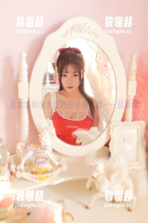 猫九酱纠结于红色的圣诞礼物——最新作品集总是很有戏