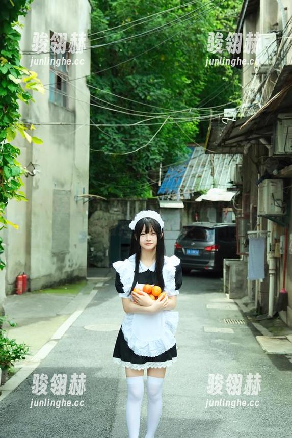 白莉爱吃巧克力的小舞，免费套图让你目不暇接，喜欢吗？