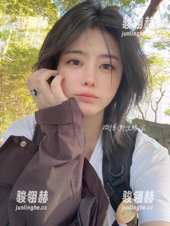 眼酱大魔王w的自拍大合集：来吧，图集里的奇遇！