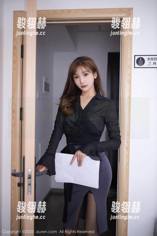 秀人网 - Jennifer小若空姐的精选图片，每一张都像是在疲惫的候机室里偷跑出来的梦。