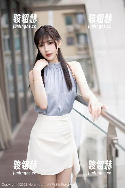 秀人网 - 周慕汐短裤闲闲游：原图里的小任性