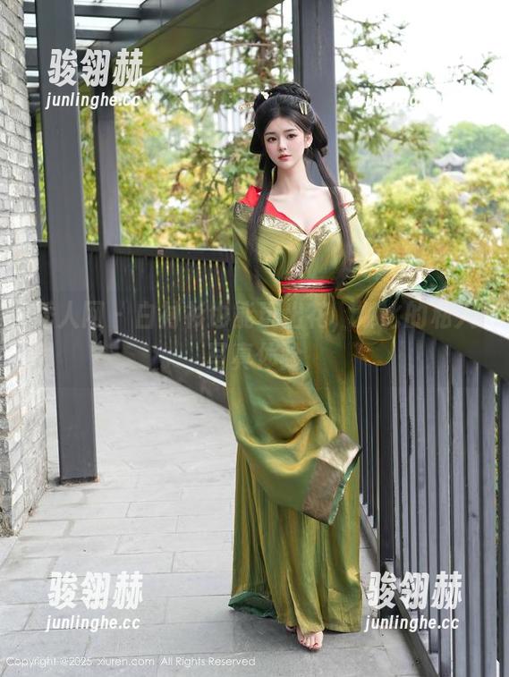 秀人网 - 白衬衫也能玩出花，娜比的私人写真体验