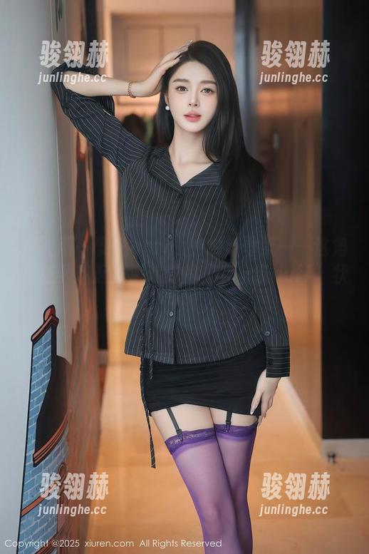秀人网 - 安然anran的御姐壁纸——这角度让我想起打游戏时的“我自带buff”状态！