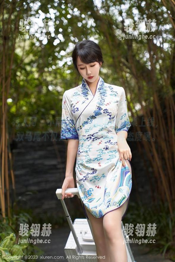 秀人网-小雨baby 秀人网 - 小雨baby的最新作品集上线,双马尾不仅是辫子,更是一种态度哦。